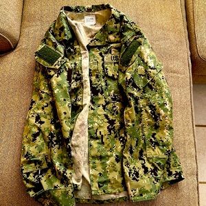 Navy greem camie blouse for men.